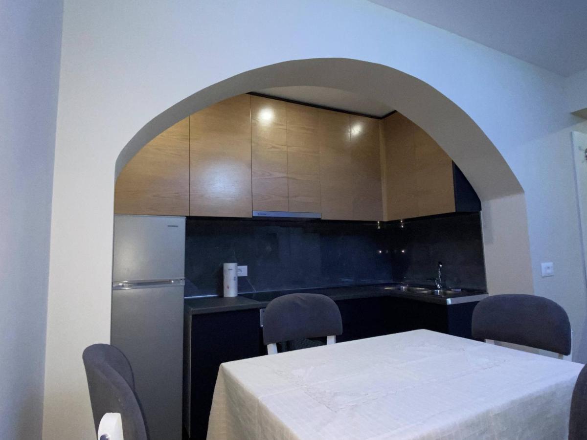 Komatas Modern Apartments In Bllok Area Тирана Екстер'єр фото